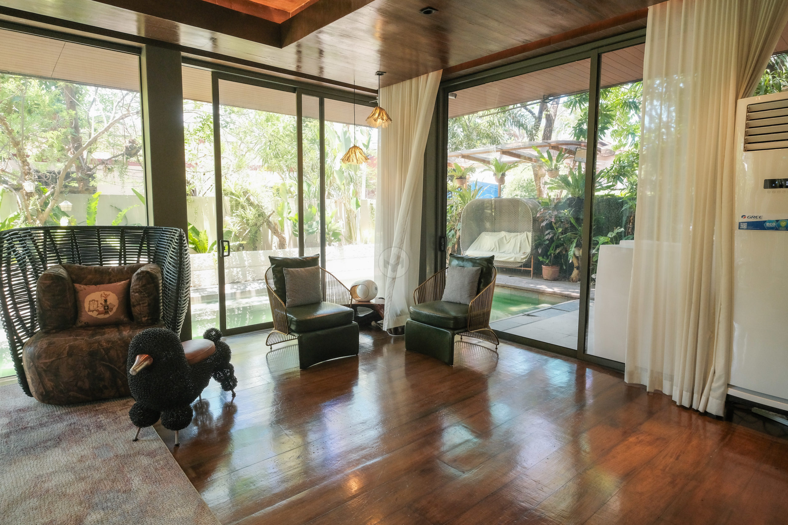 ModernTropical4-BedroomHouseandLotforSaleinValleVerde,Pasig-11.jpg