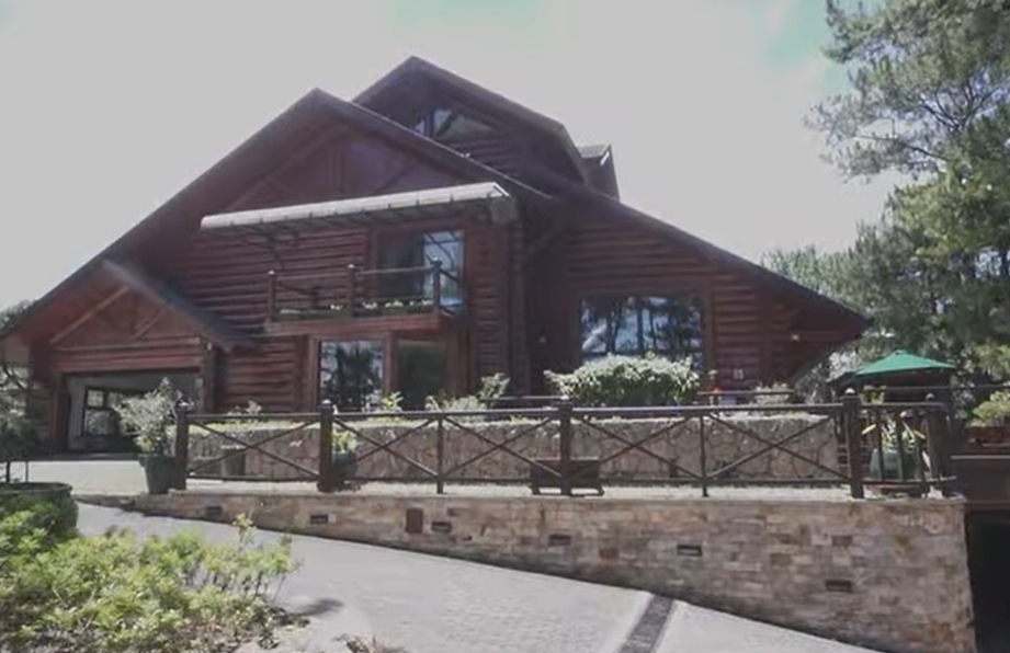Luxurious6-BedroomMansionHouseandLotandforSaleinCampJohnHay,BaguioCity-1.jpg