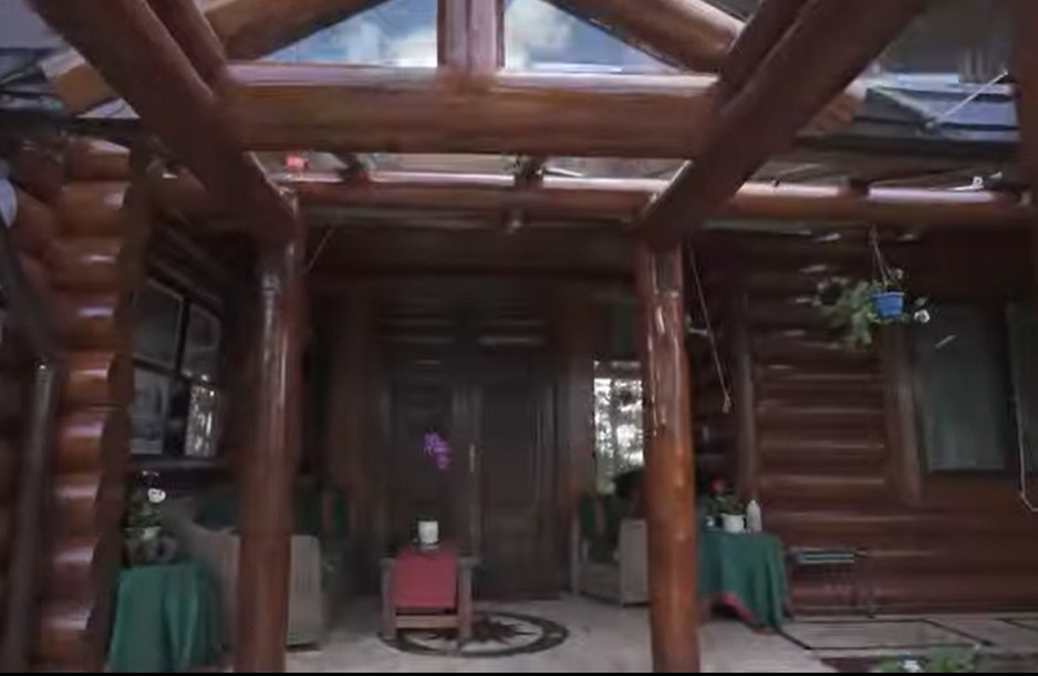 Luxurious6-BedroomMansionHouseandLotandforSaleinCampJohnHay,BaguioCity-2.jpg