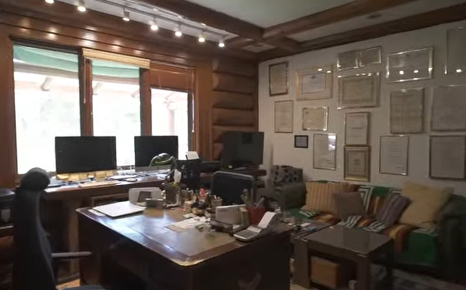 Luxurious6-BedroomMansionHouseandLotandforSaleinCampJohnHay,BaguioCity-8.jpg