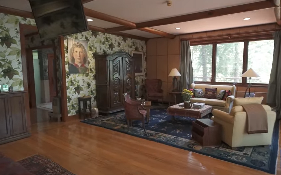 Luxurious6-BedroomMansionHouseandLotandforSaleinCampJohnHay,BaguioCity-11.jpg
