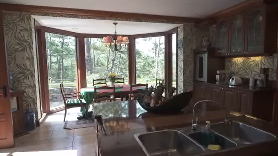Luxurious6-BedroomMansionHouseandLotandforSaleinCampJohnHay,BaguioCity-9.jpg