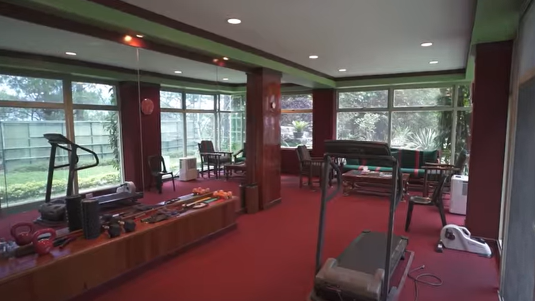 Luxurious6-BedroomMansionHouseandLotandforSaleinCampJohnHay,BaguioCity-16.jpg