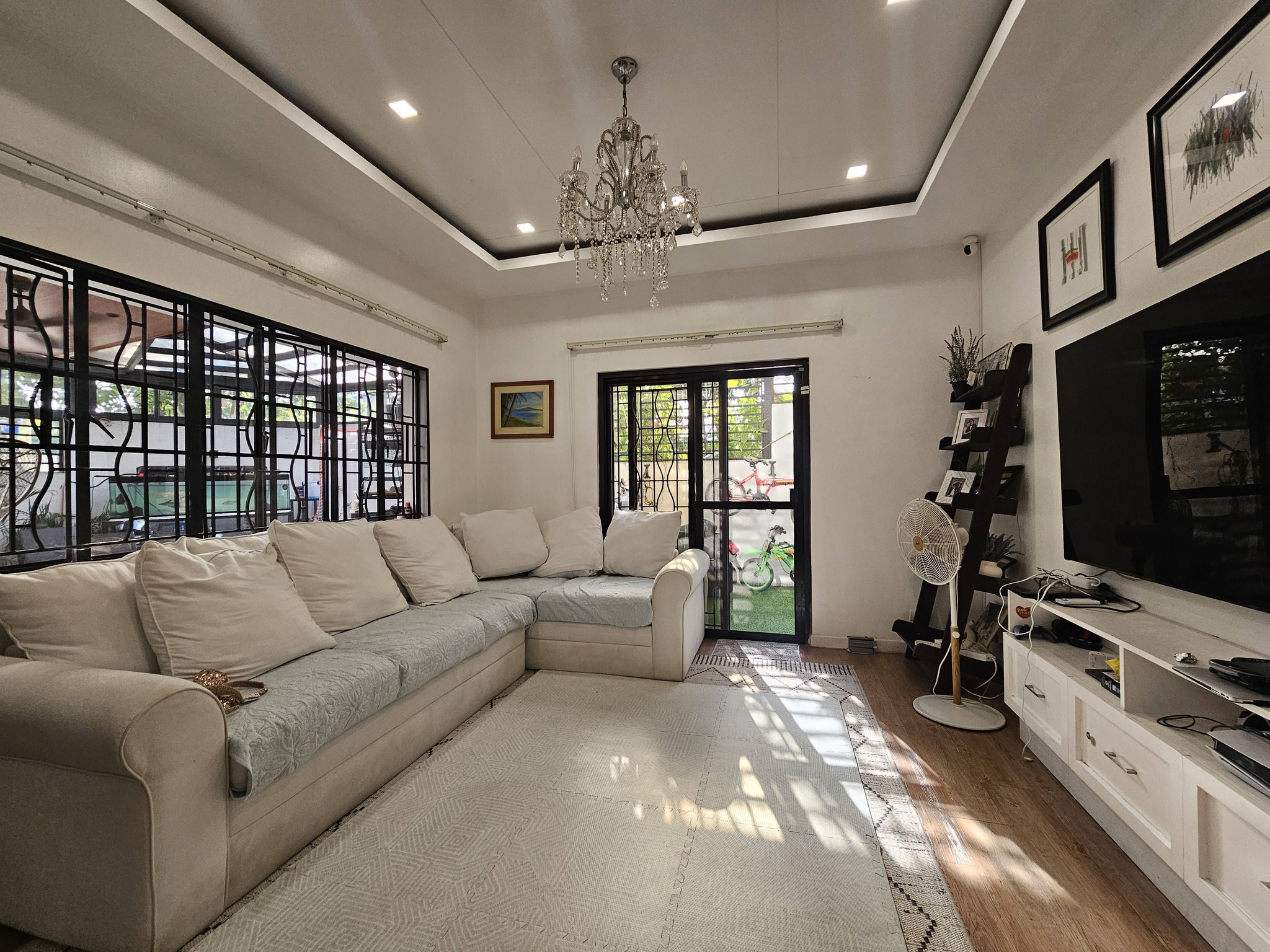 Sunlit3-BedroomrhouseandlotForSaleinNorthview2,BatasanHills,QuezonCity-2.jpg