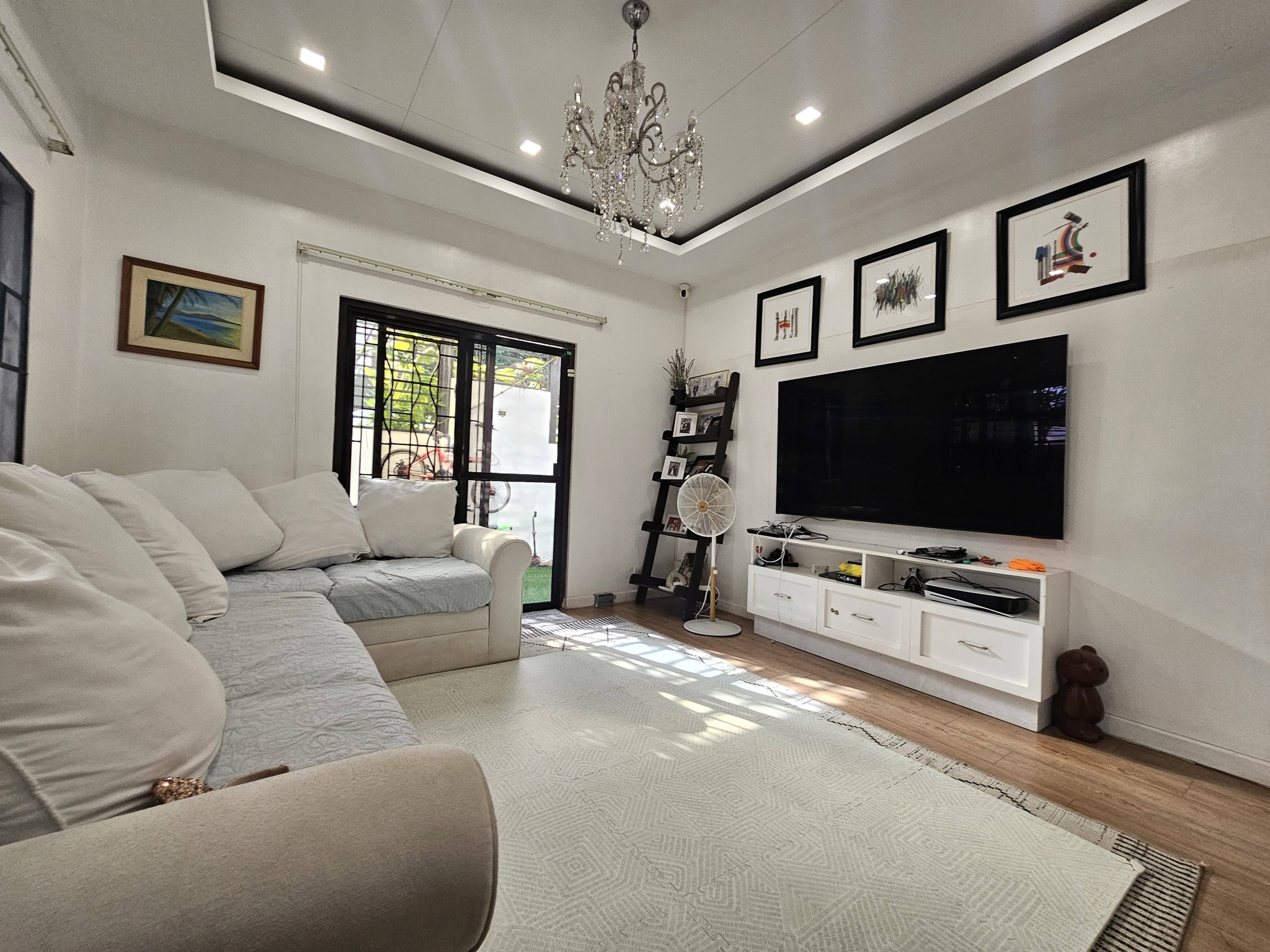Sunlit3-BedroomrhouseandlotForSaleinNorthview2,BatasanHills,QuezonCity-3.jpg