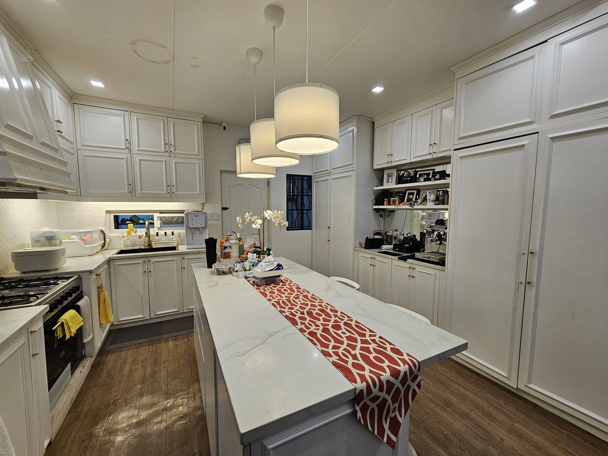 Sunlit3-BedroomrhouseandlotForSaleinNorthview2,BatasanHills,QuezonCity-6.jpg