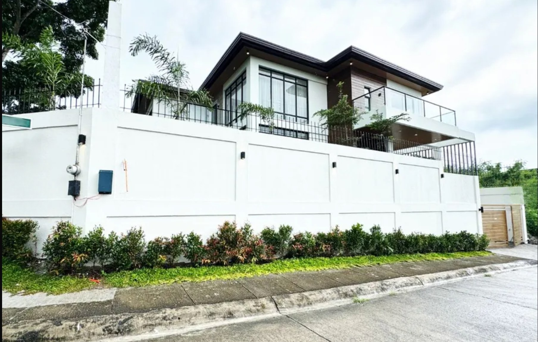 Enchanting5-BedroomHouseandLotforSaleatFilinvestSouthpeak,SanPedro,Laguna-13.jpg