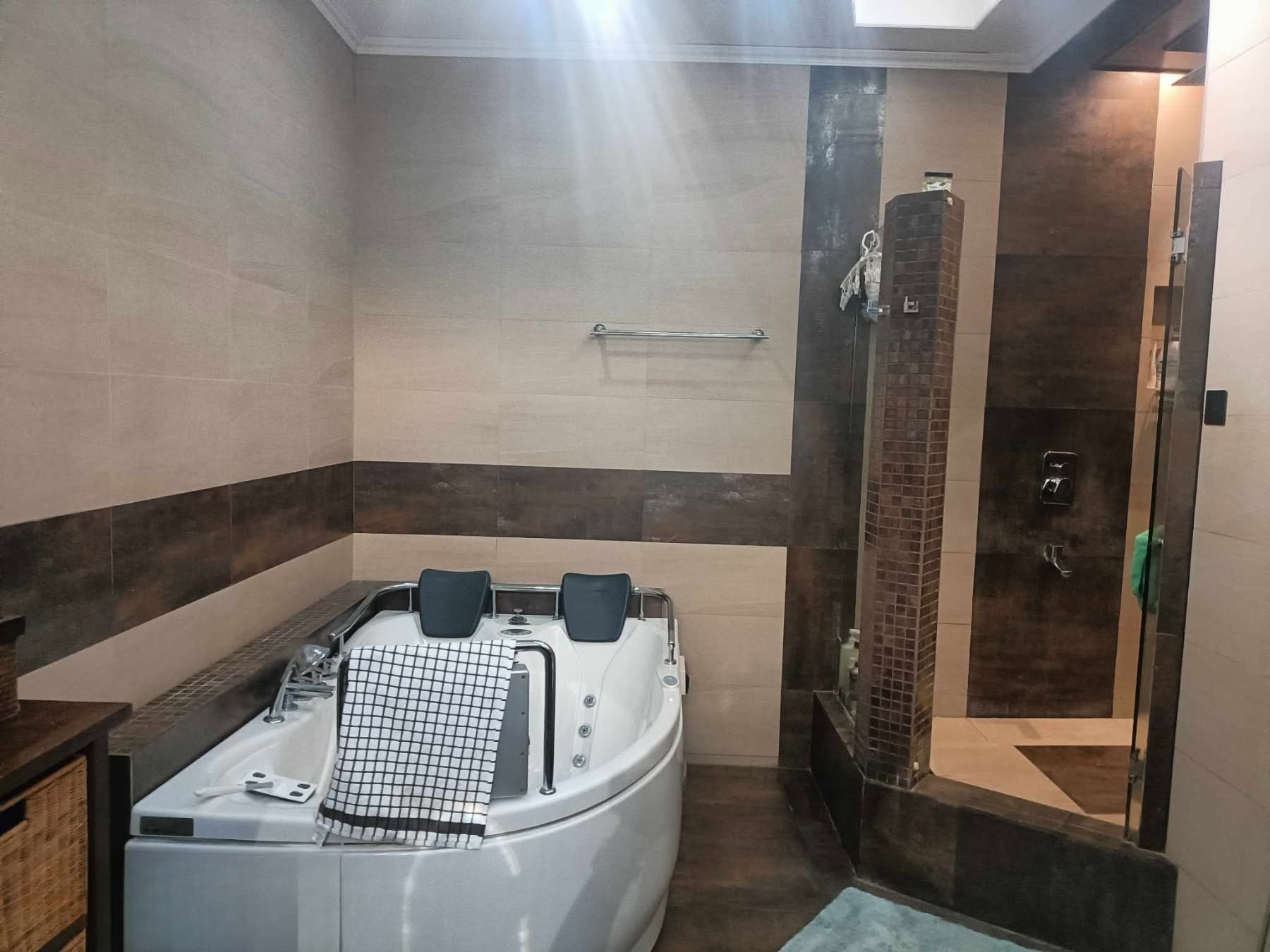 Masterpiece5-BedroomHouseandLotforSaleinSunValleyResidenceEstate,SanJuan,Antipolo,Rizal-21.jpg