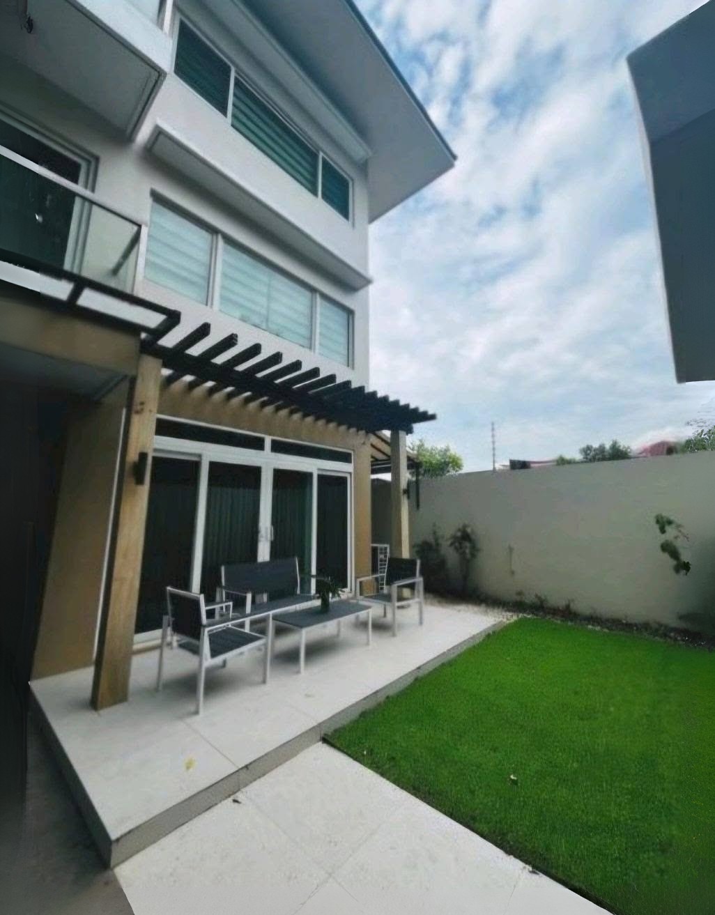 Sensational4-BedroomHouseandLotforSaleinWhitePlains,QuezonCity-1.jpg