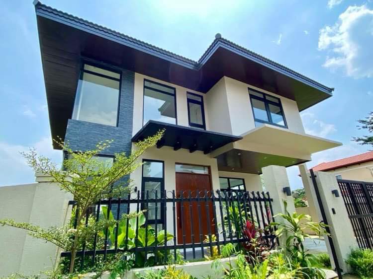 Enchanting5-BedroomHouseandLotforSaleinPotofinoHeights,AlmanzaDos,LasPiñas-1.jpg