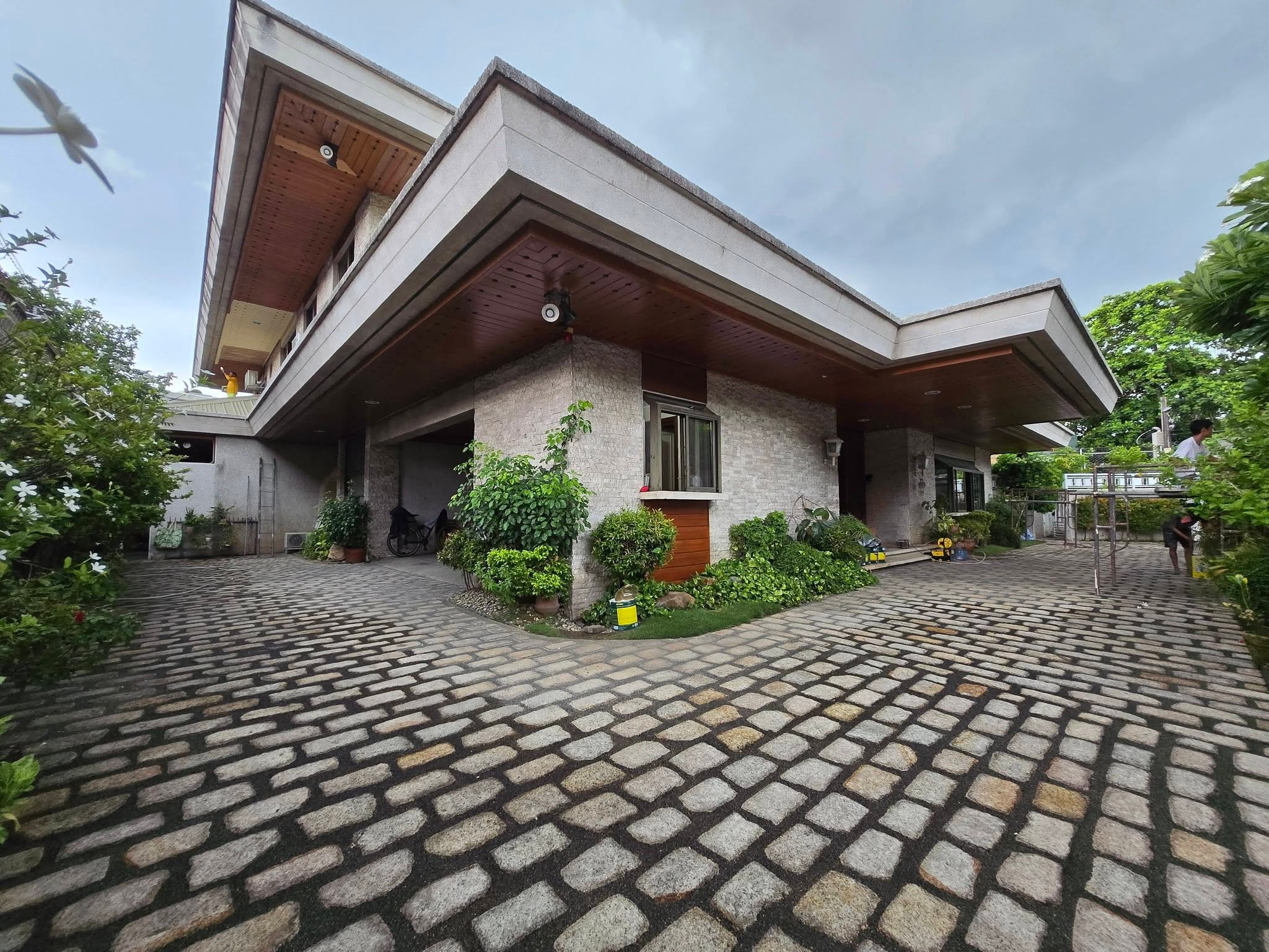 Attractive4-BedroomHouseandLotforLeaseinCorinthiansGarden,QuezonCity-3.jpg