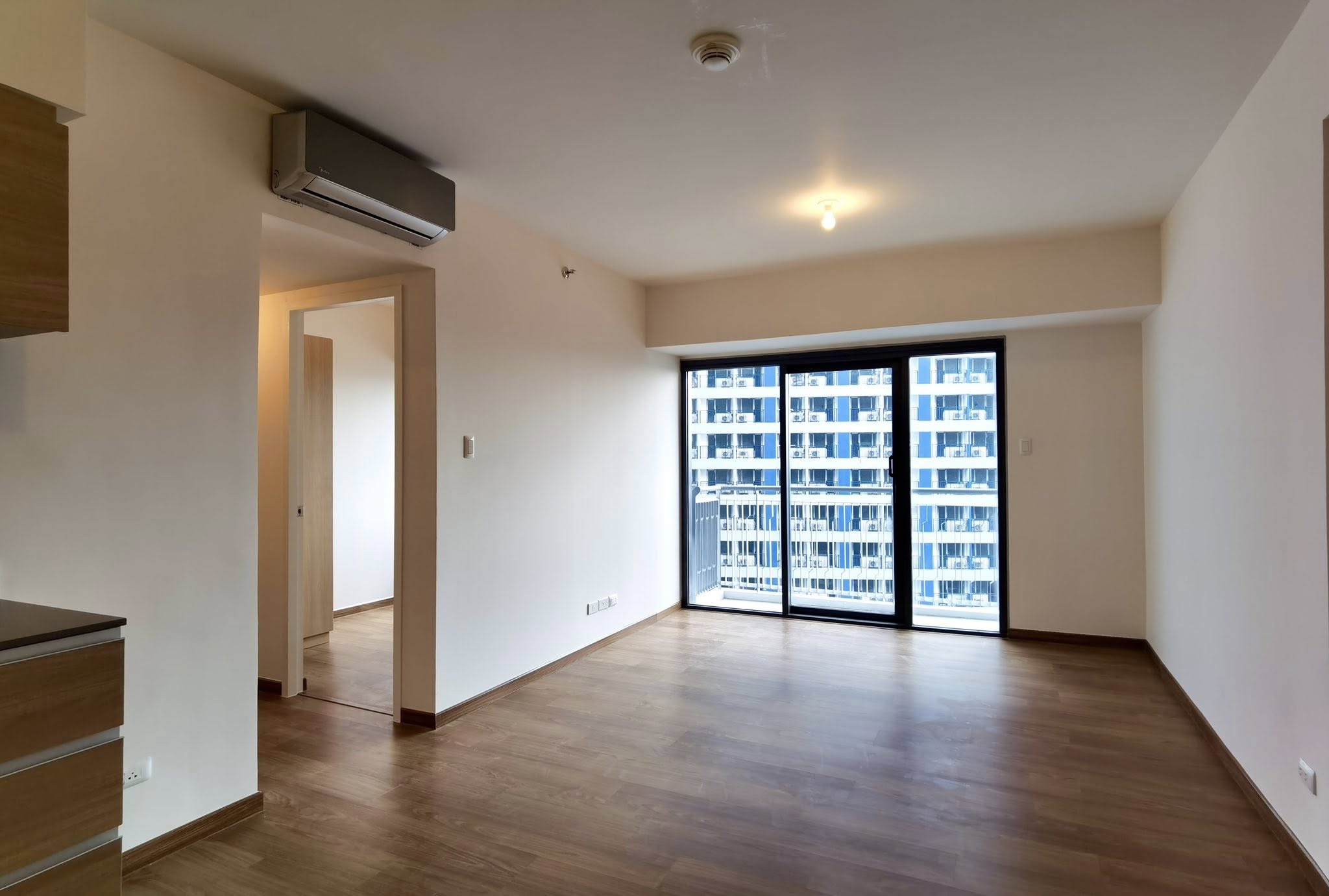 Posh2-BedroomCondoUnitforSaleinTheRiseMakati,SanAntonioVillage,Makati-1.jpg