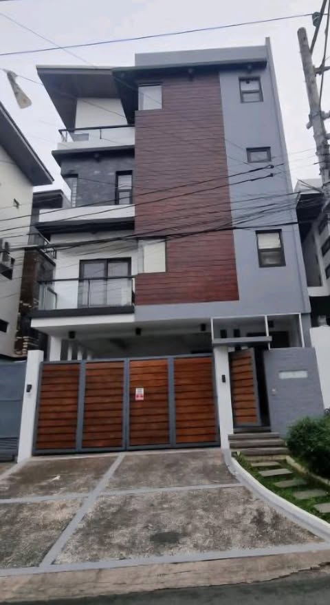 Dazzling3-BedroomTownhouseforSaleinWestAve.,QuezonCity-1.jpg