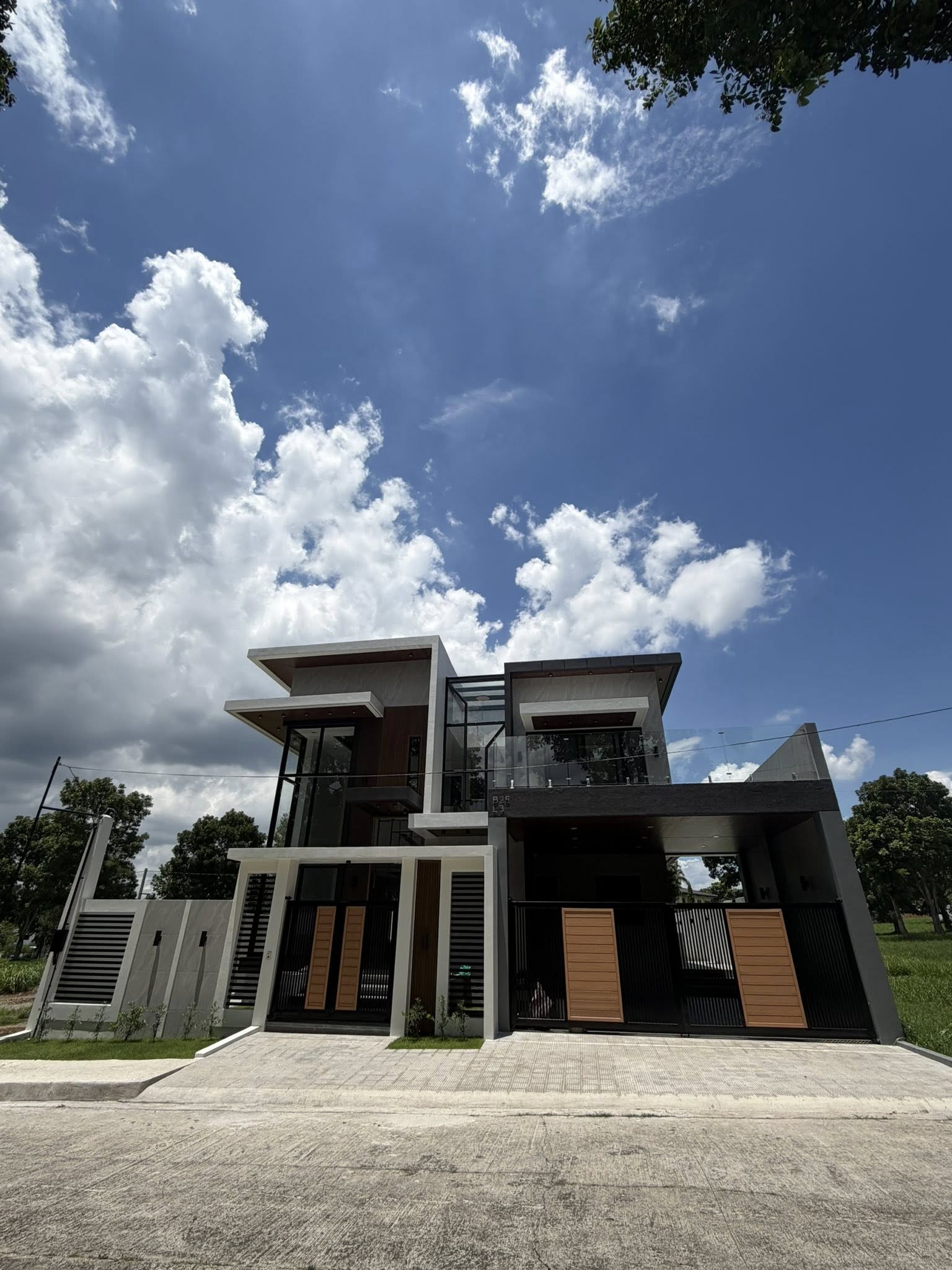 Serene5-BedroomHouseandLotforSaleinRoyaleTagaytayEstate,Alfonso,Cavite-1.jpg