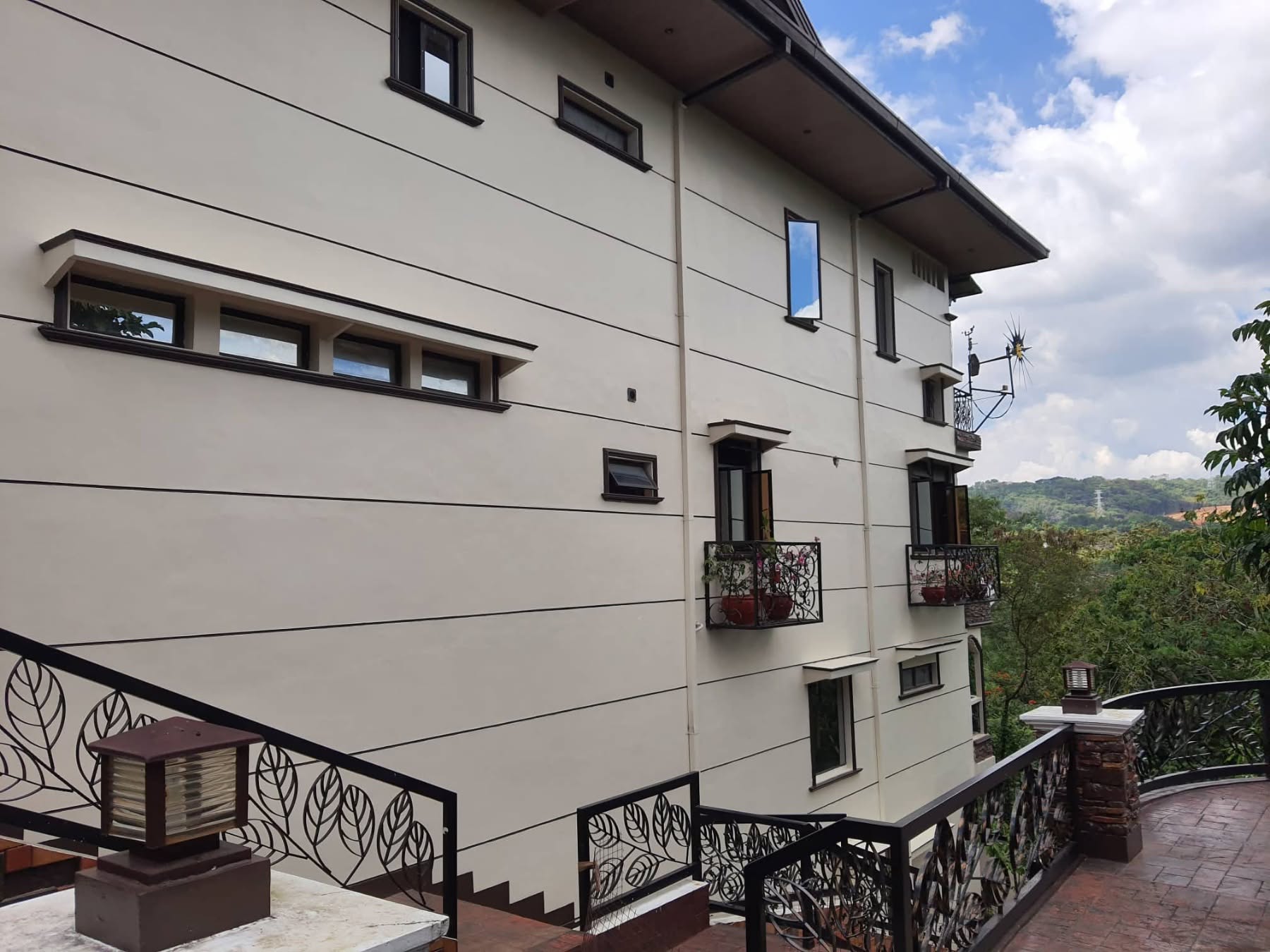 Masterpiece5-BedroomHouseandLotforSaleinSunValleyResidenceEstate,SanJuan,Antipolo,Rizal-7.jpg