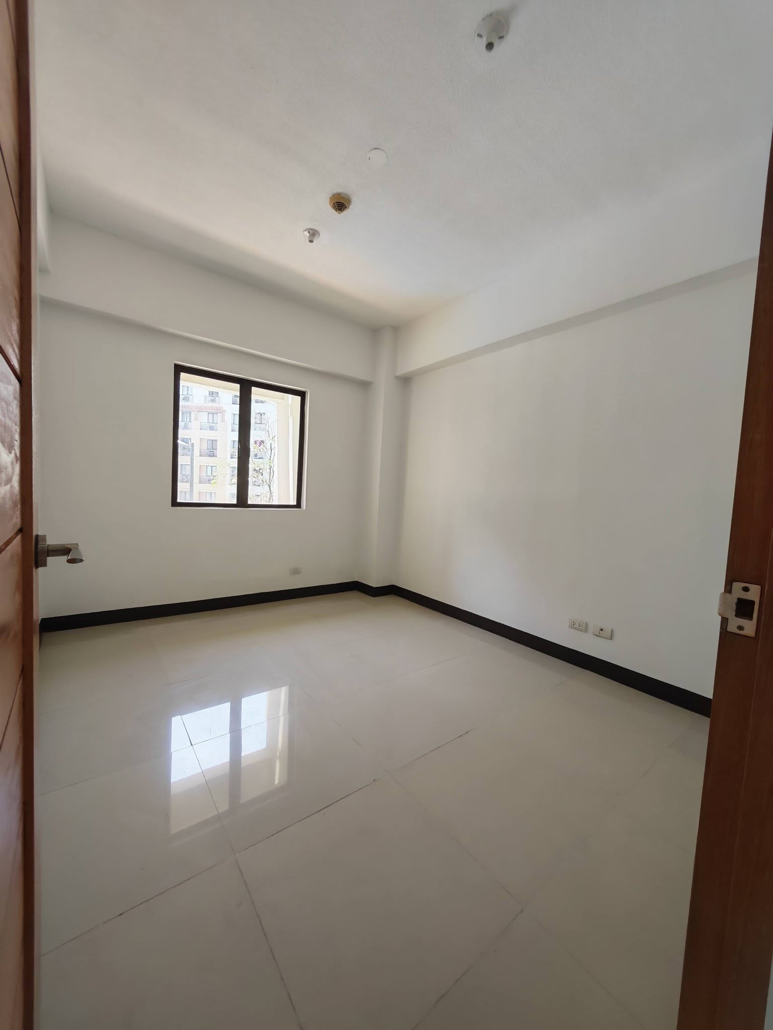 Lush3-BedroomCondoUnitforSaleinNewPortCity,PasayCity-1.jpg