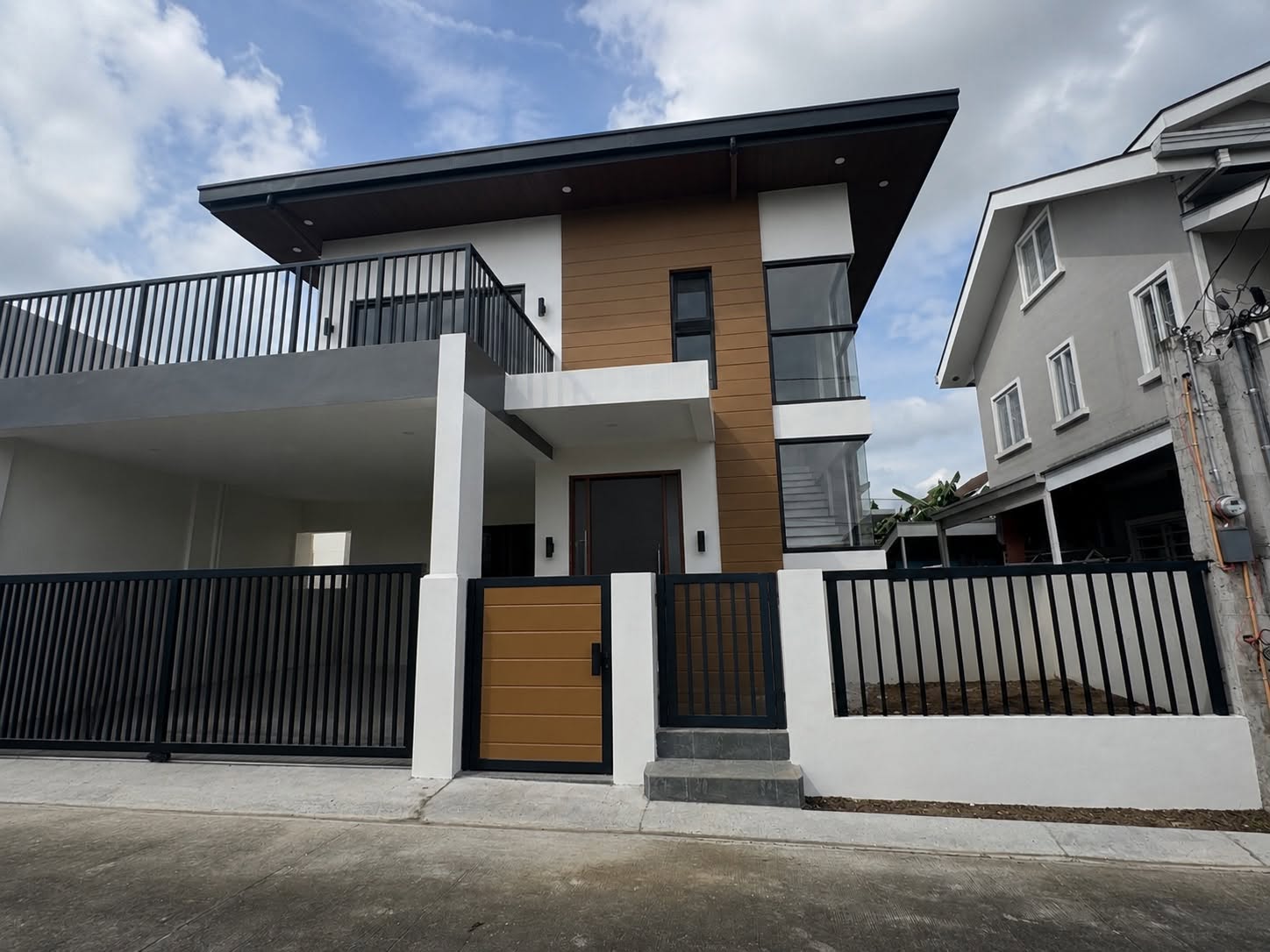Captivating4-BedroomHouseandLotforSaleinLagunaBelAir4,SantaRosa,Laguna-1.jpg