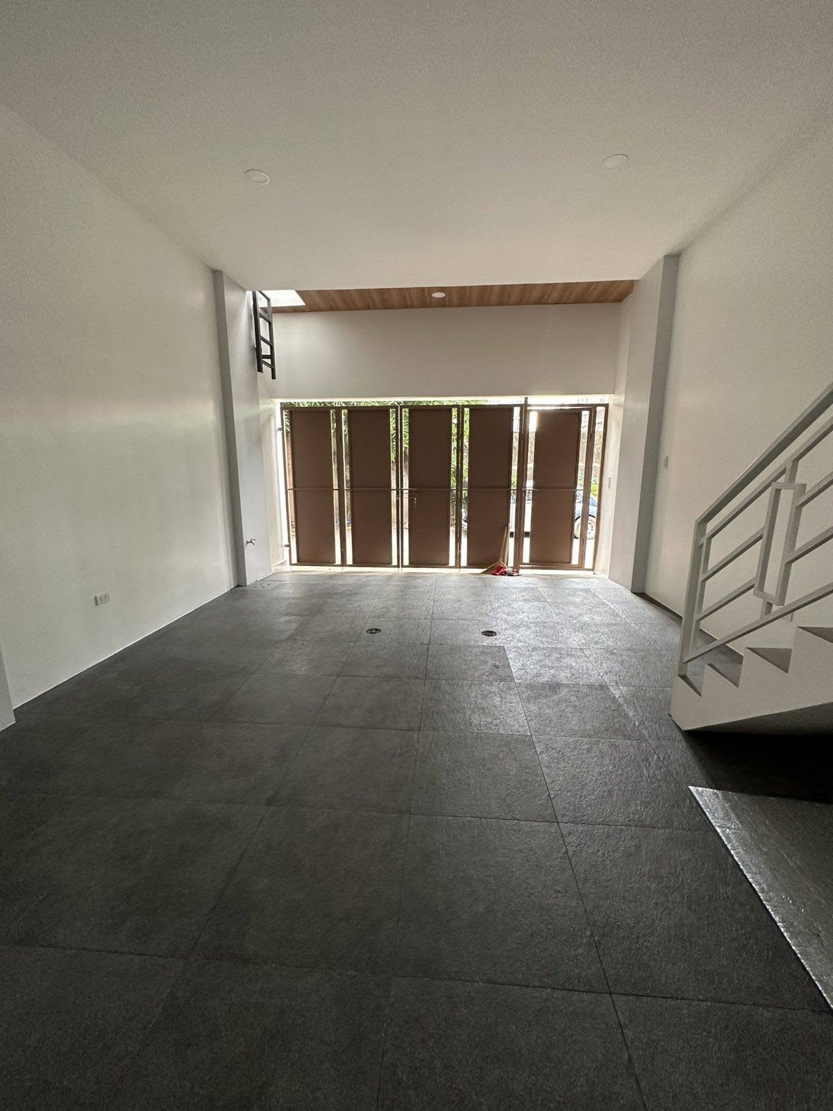 Notable4-BedroomTownhouseUnitforSaleinMalateManila-2.jpg