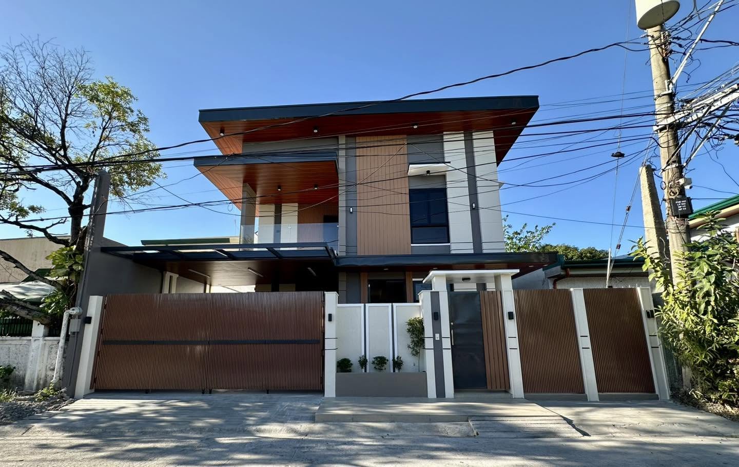 Vibrant5-BedroomHouseandLotforSaleinBFHomes,Parañaque-1.jpg