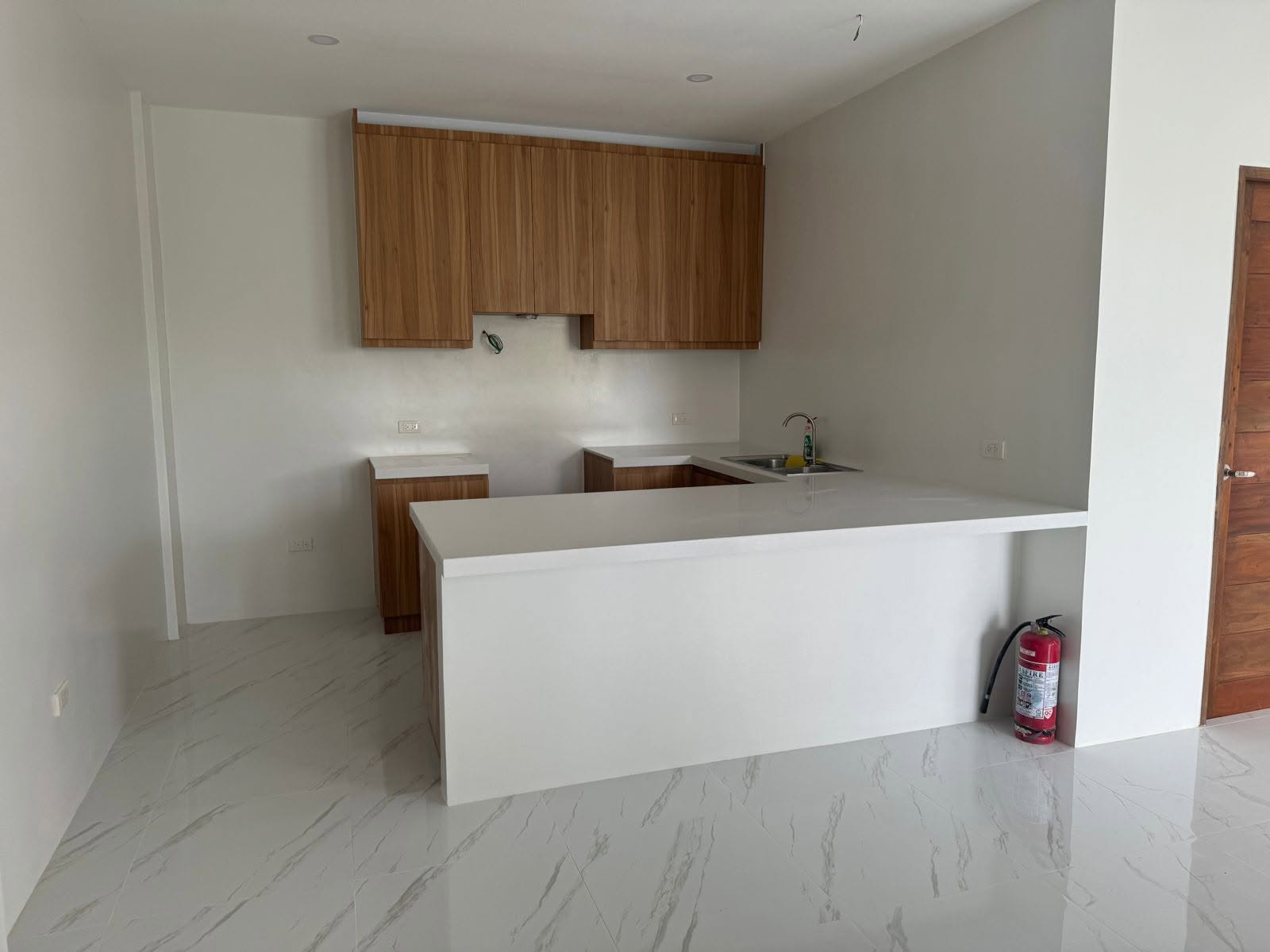 Captivating4-BedroomHouseandLotforSaleinLagunaBelAir4,SantaRosa,Laguna-2.jpg