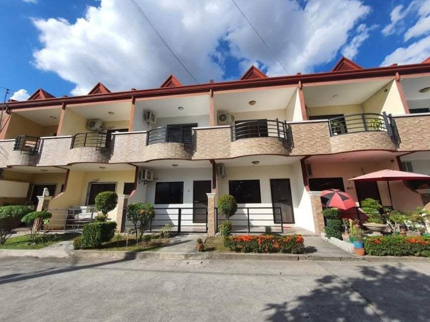 Contemporary3-BedroomTownhouseforSaleinAngelesCity,Pampanga-1.jpg