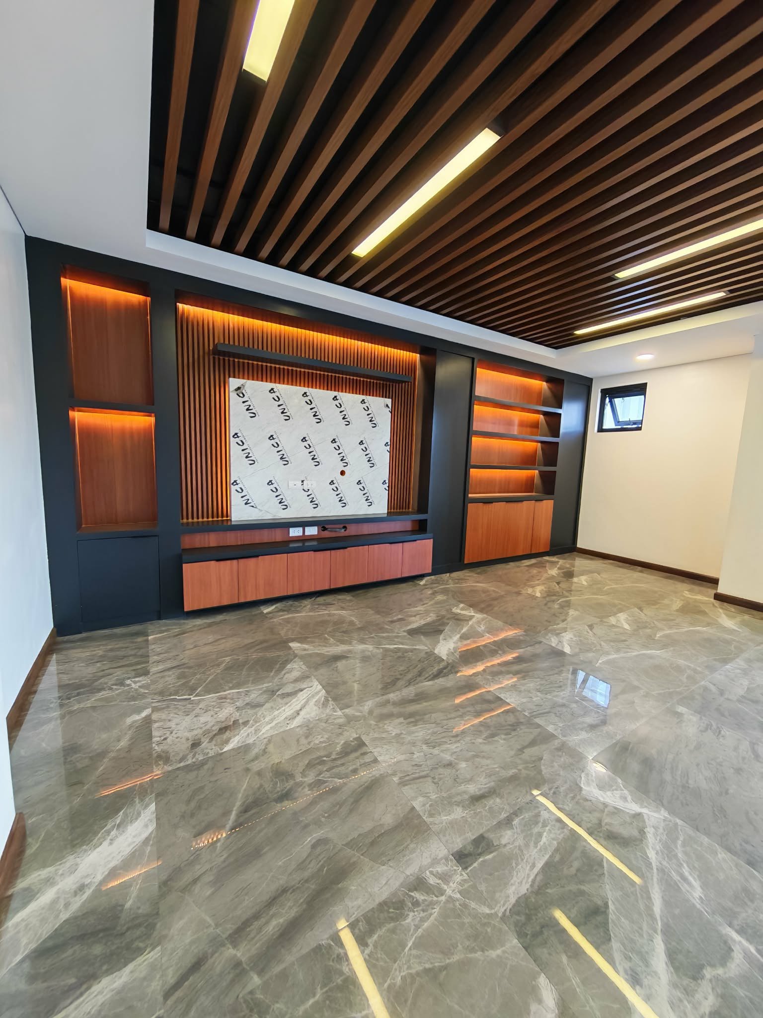 Stunning5-BedroomTownhouseforSaleinSanJuanCity-1.jpg