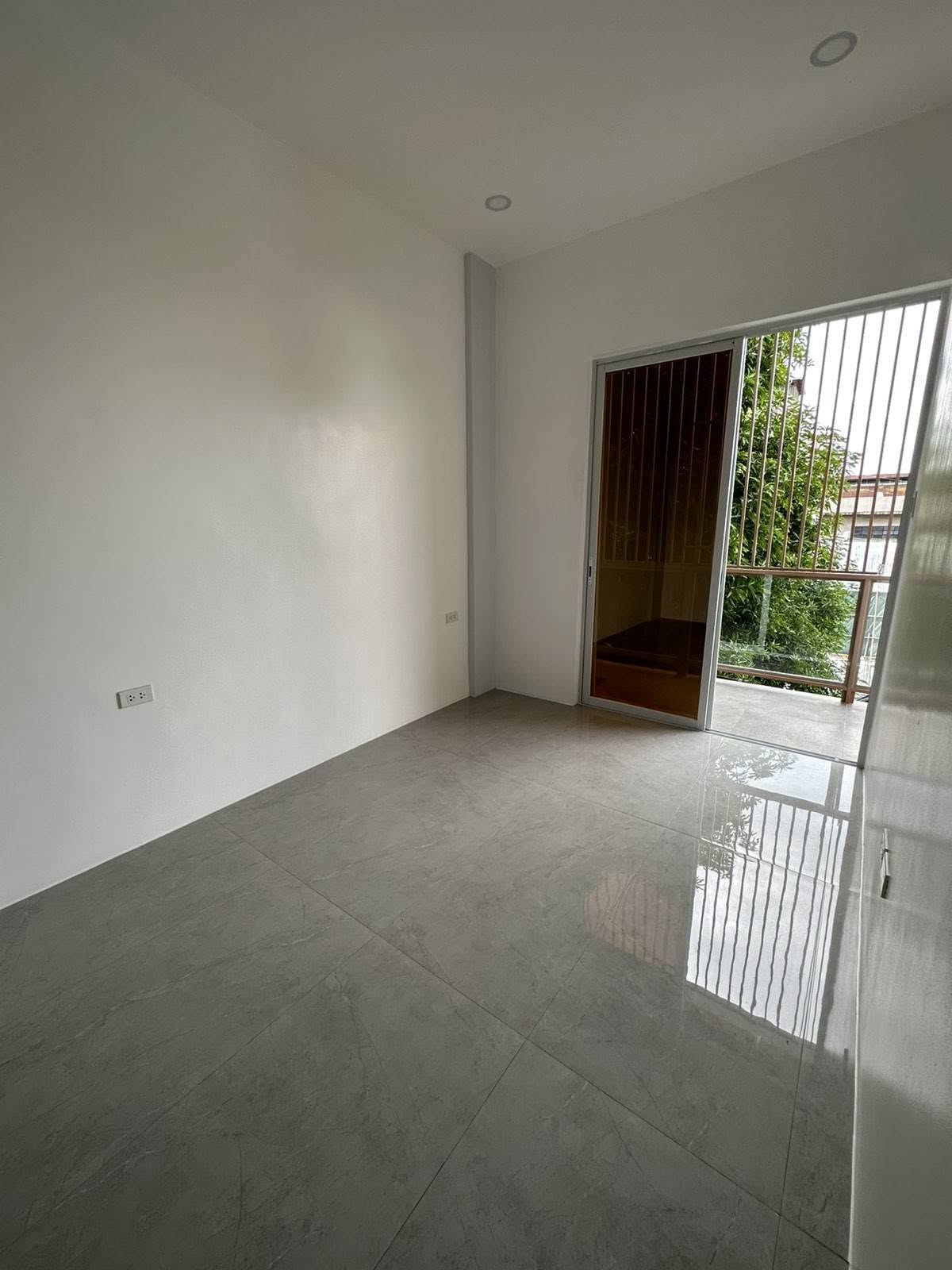 Notable4-BedroomTownhouseUnitforSaleinMalateManila-4.jpg