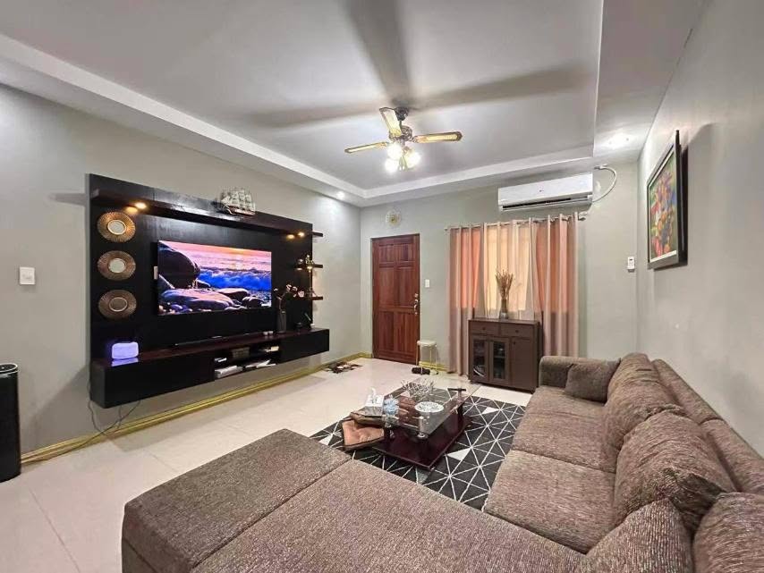Contemporary3-BedroomTownhouseforSaleinAngelesCity,Pampanga-3.jpg
