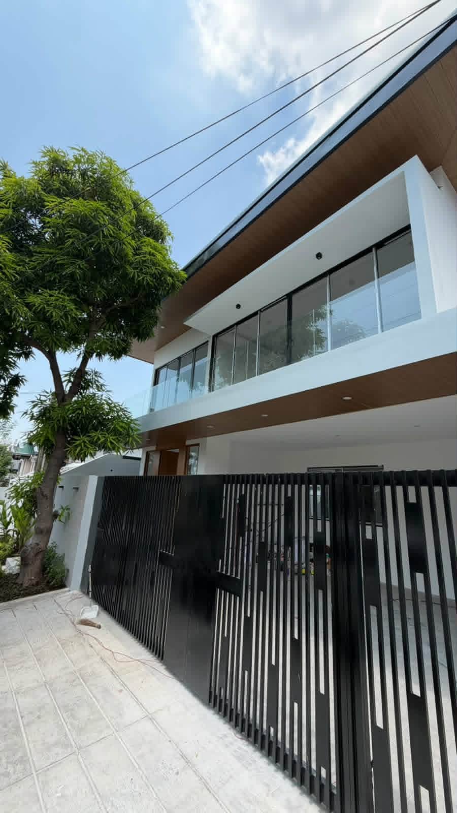 Notable5-BedroomHouseandLotforSaleinBFHomes,Parañaque-1.jpg