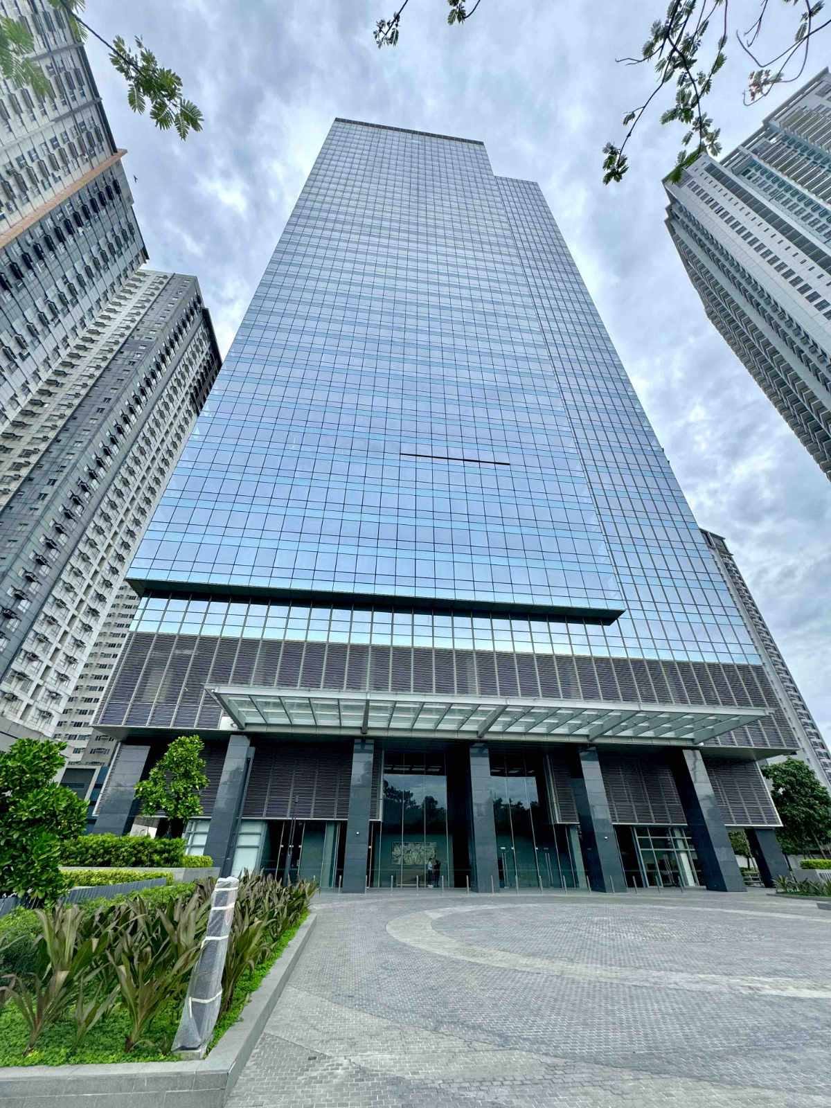 CommercialOfficeSpaceforSaleinOneVertisPlaza,QuezonCity-1.jpg