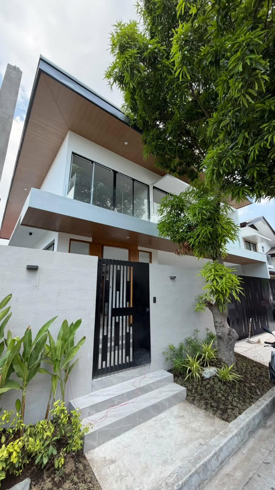 Notable5-BedroomHouseandLotforSaleinBFHomes,Parañaque-2.jpg