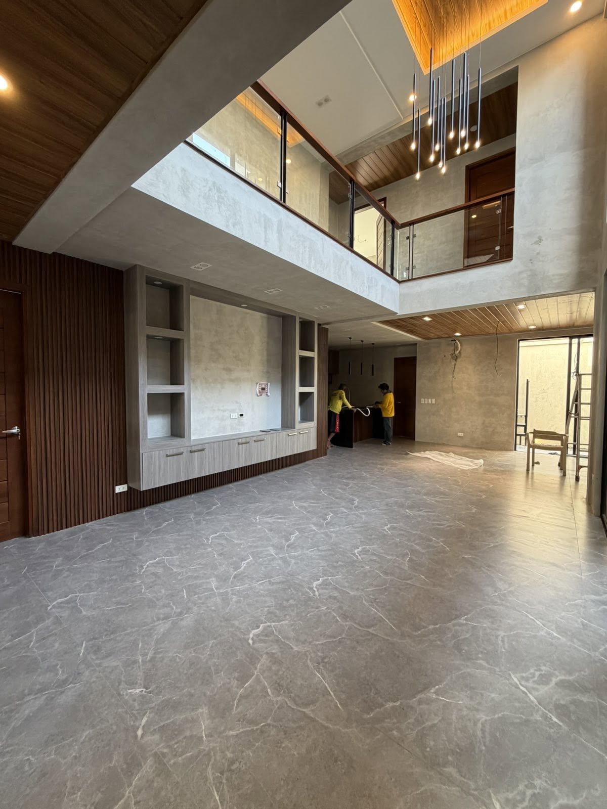 Astonishing6-BedroomHouseandLotforSaleinGreenwoodsExecutiveVillage-2.jpg