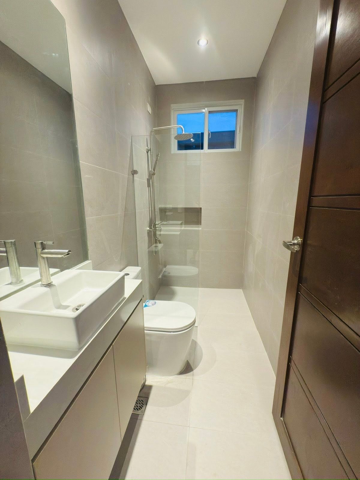 Inviting5-BedroomBrand-newHouseandLotforSaleinGreenwoodsExecutiveVillage-6.jpg
