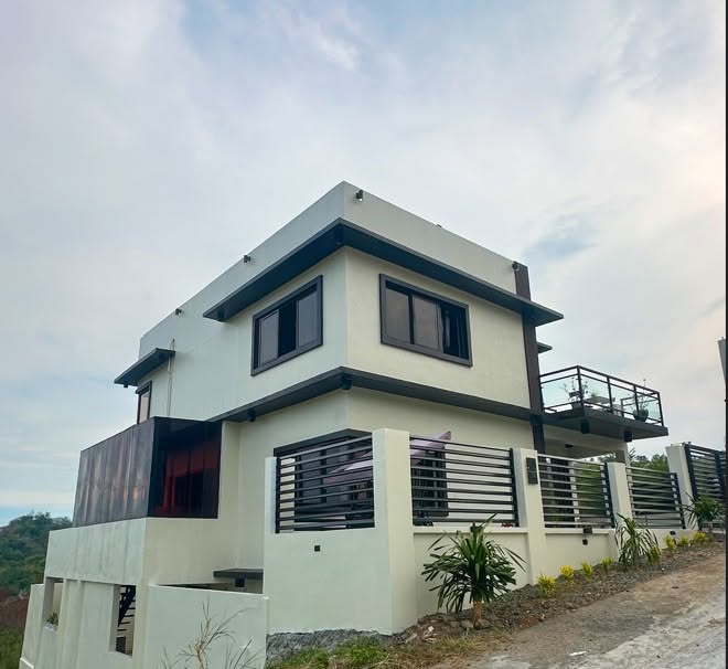 Alluring4-BedroomHouseandLotforSaleinEastRidgeVillage,Binangonan,Rizal-2.jpg