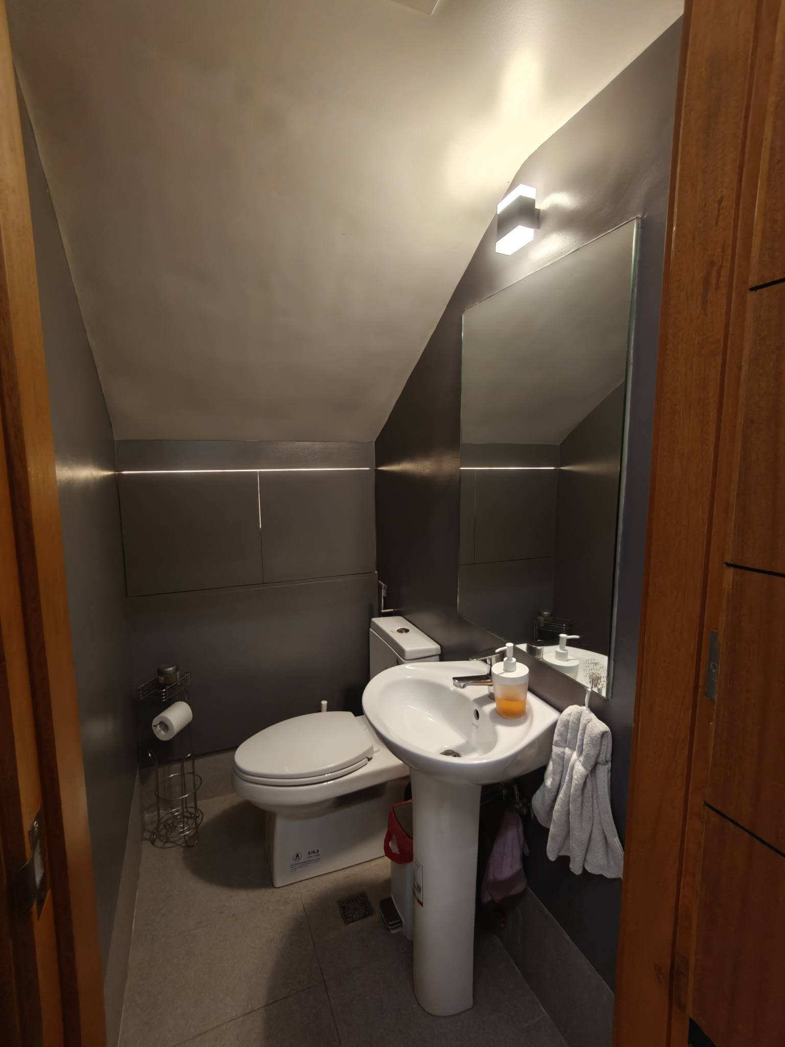 Upscale3-BedroomTownhouseforSaleinGlendaleHeights,QuezonCity-18.jpg
