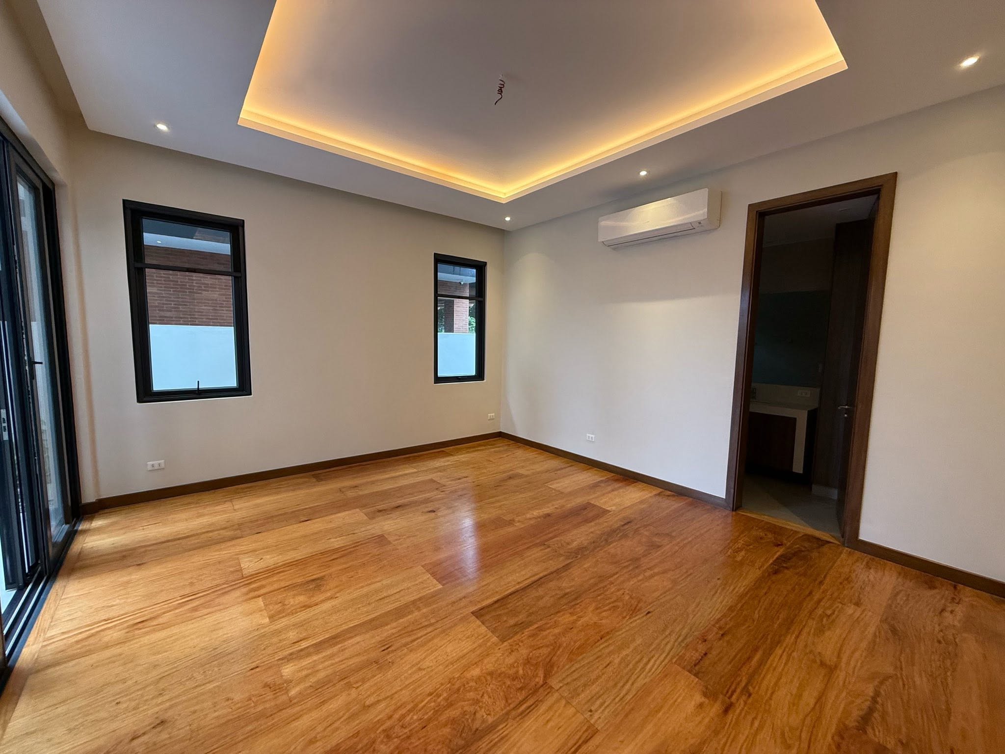 Fabulous6-BedroomHouseandLotforSaleinAyalaAlabangVillage,Muntinlupa-8.jpg