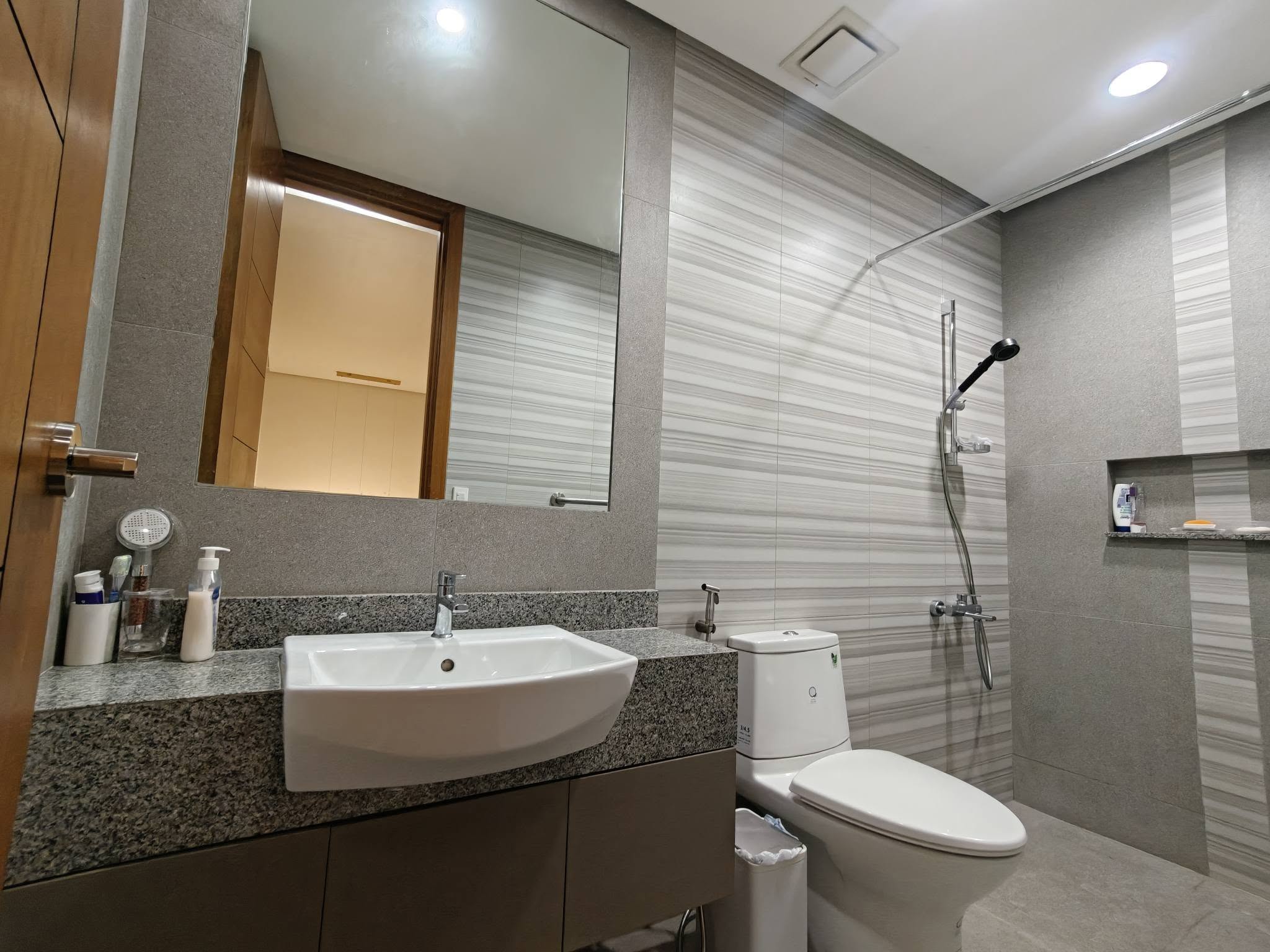 Upscale3-BedroomTownhouseforSaleinGlendaleHeights,QuezonCity-17.jpg