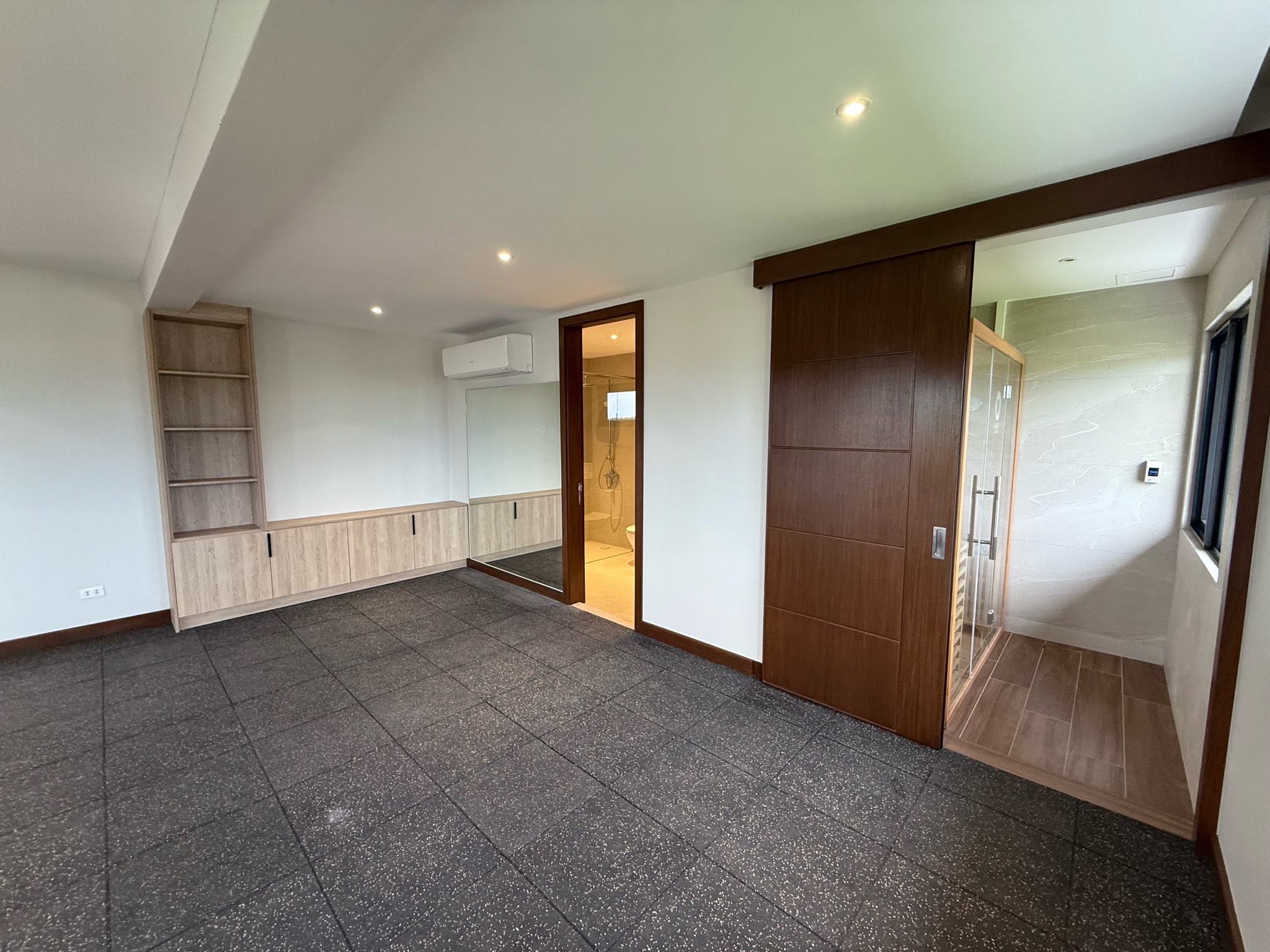 Fabulous6-BedroomHouseandLotforSaleinAyalaAlabangVillage,Muntinlupa-10.jpg