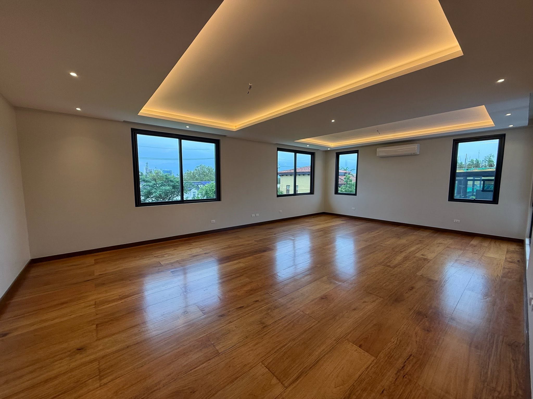Fabulous6-BedroomHouseandLotforSaleinAyalaAlabangVillage,Muntinlupa-5.jpg
