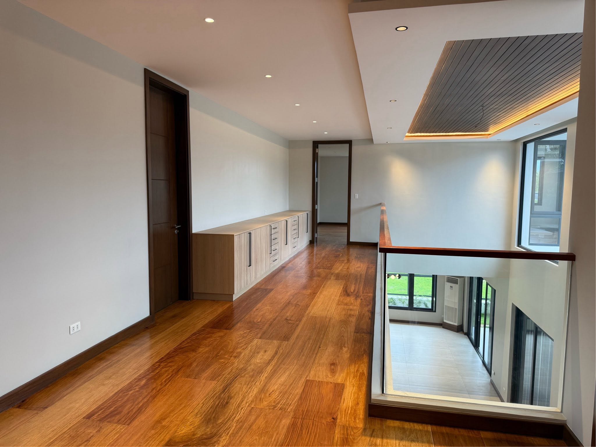 Fabulous6-BedroomHouseandLotforSaleinAyalaAlabangVillage,Muntinlupa-9.jpg