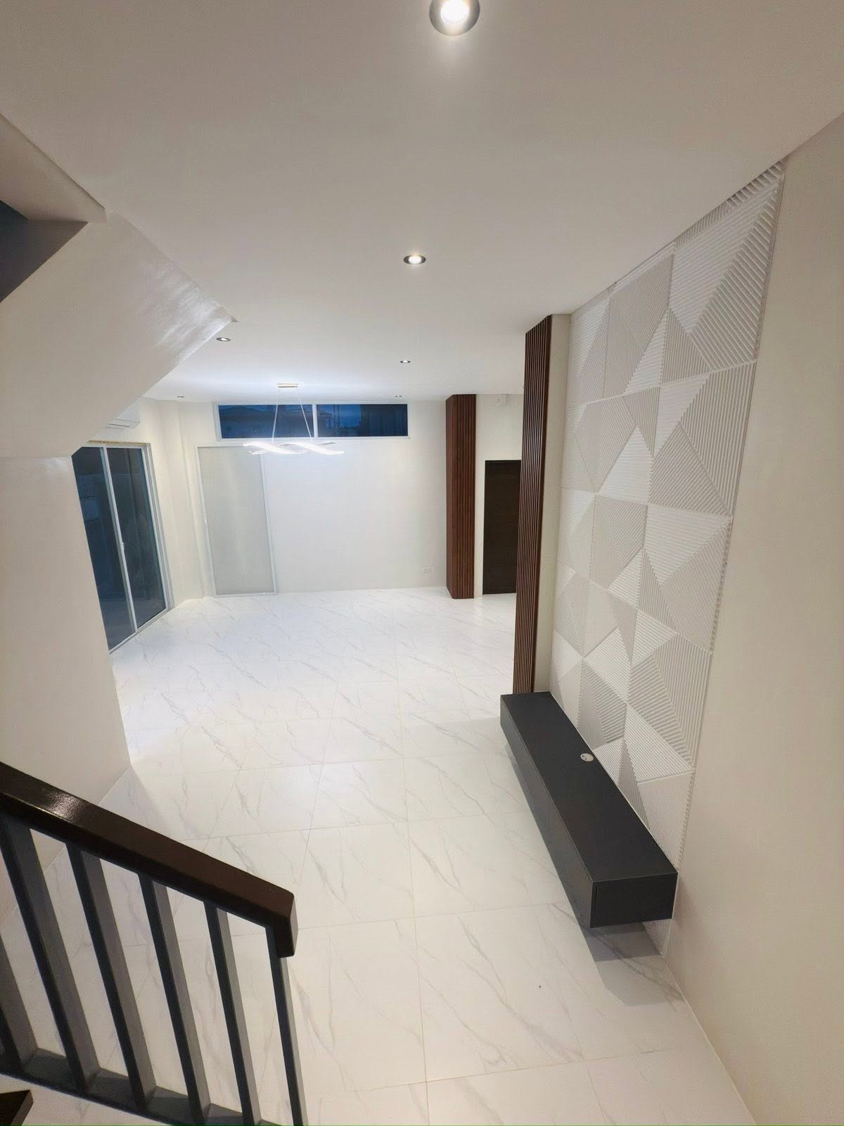 Inviting5-BedroomBrand-newHouseandLotforSaleinGreenwoodsExecutiveVillage-4.jpg