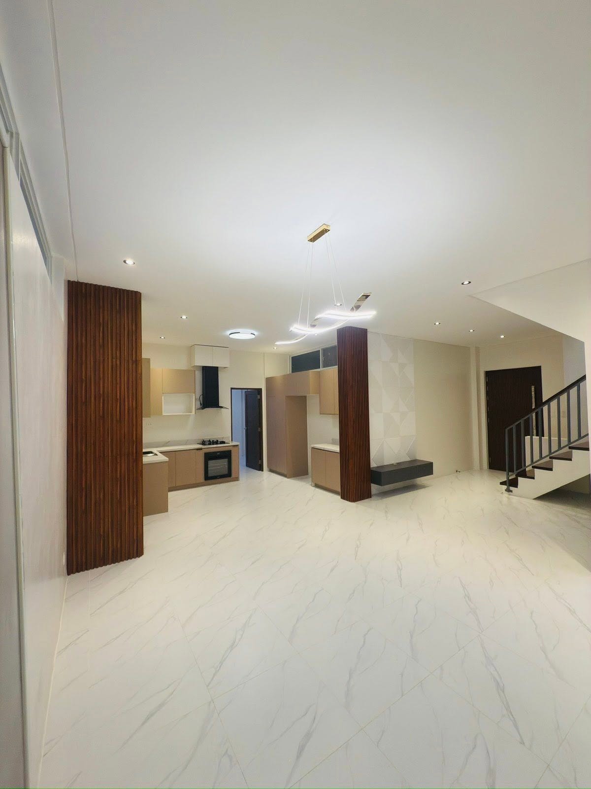 Inviting5-BedroomBrand-newHouseandLotforSaleinGreenwoodsExecutiveVillage-7.jpg