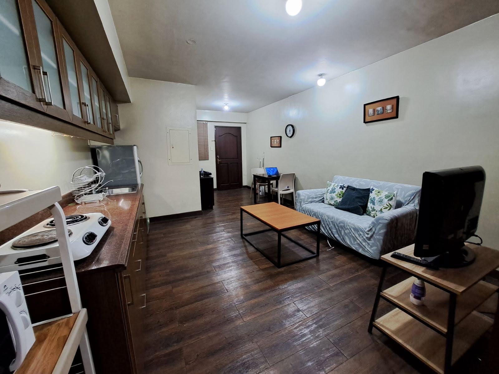Gleaming1-BedroomCondoUnitforLeaseinRoyalPalmResidences,AcaciaEstates,Taguig-1.jpg