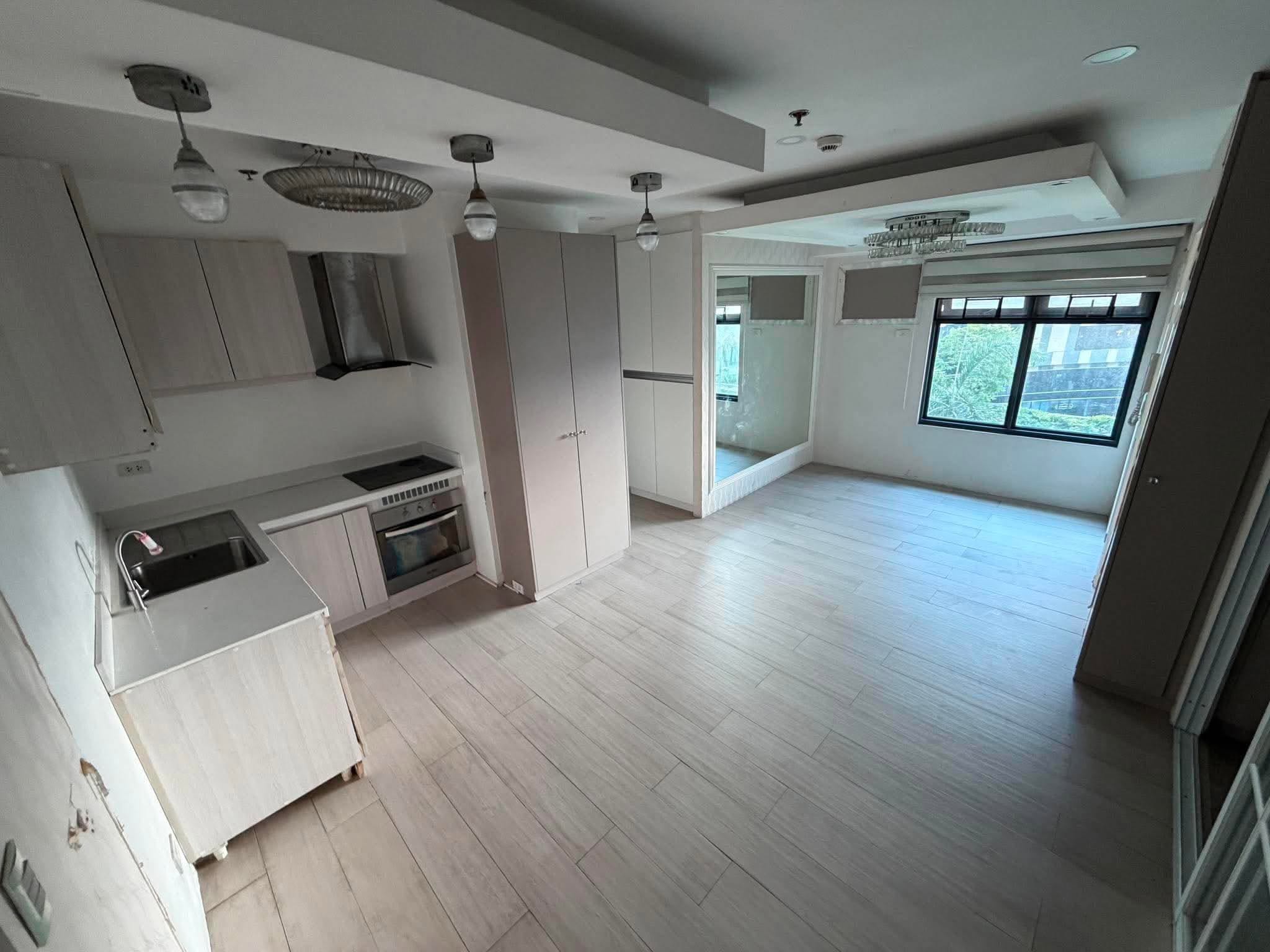 Pristine3-BedroomCondoUnitforSaleinRobinsonResidences,NewManila,QuezonCity-1.jpg