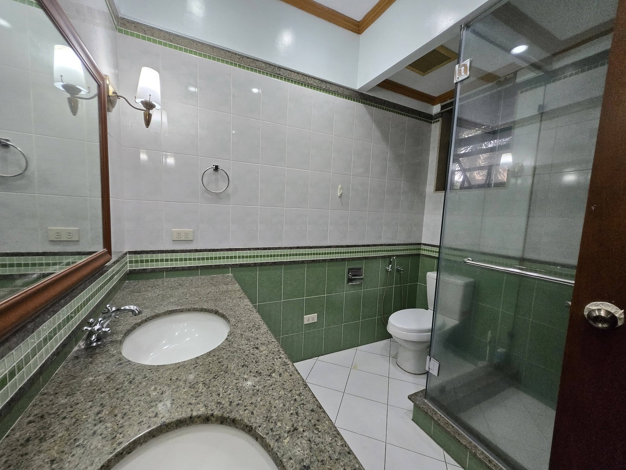 Attractive4-BedroomHouseandLotforLeaseinCorinthiansGarden,QuezonCity-21.jpg