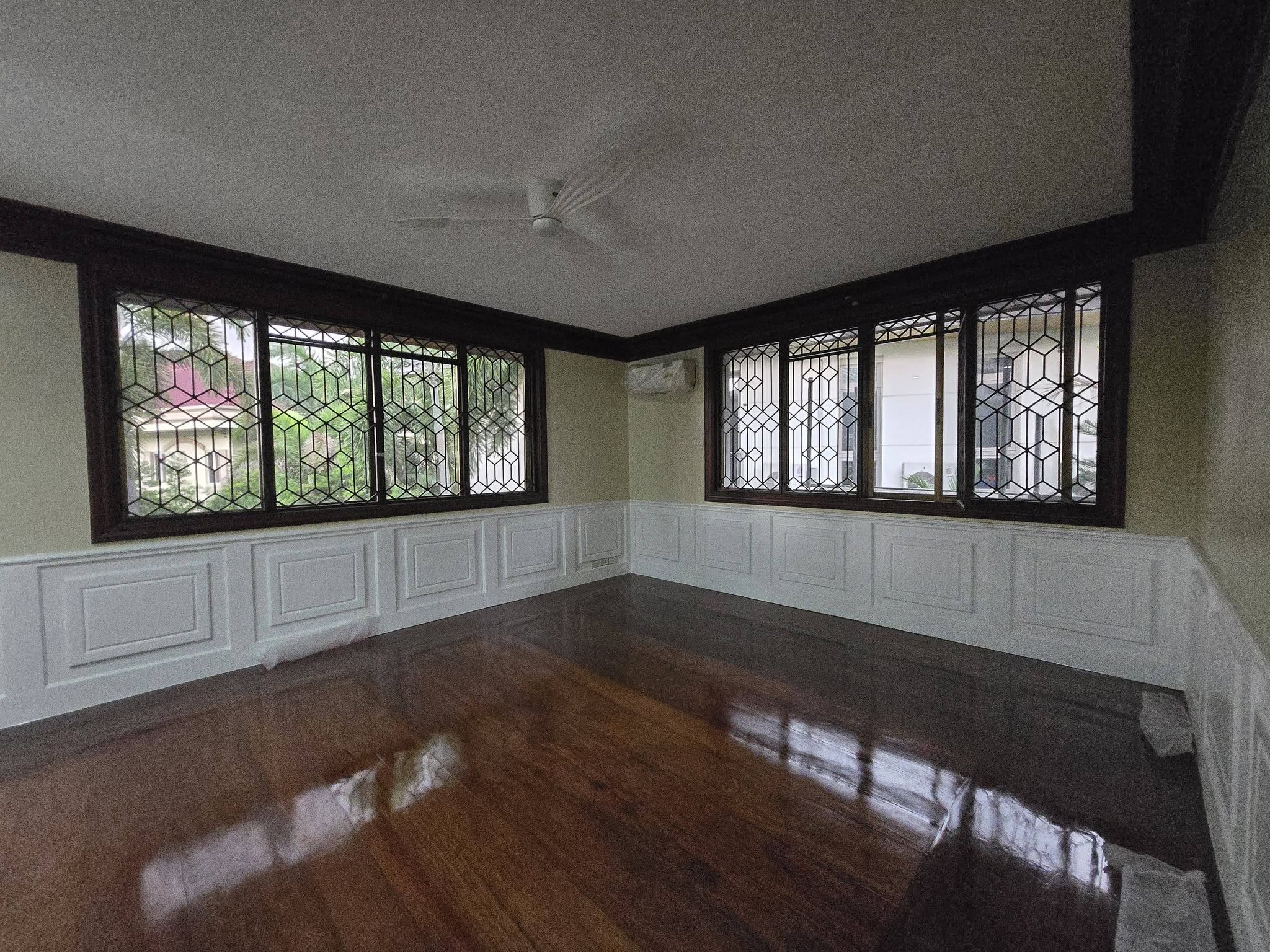 Attractive4-BedroomHouseandLotforLeaseinCorinthiansGarden,QuezonCity-15.jpg