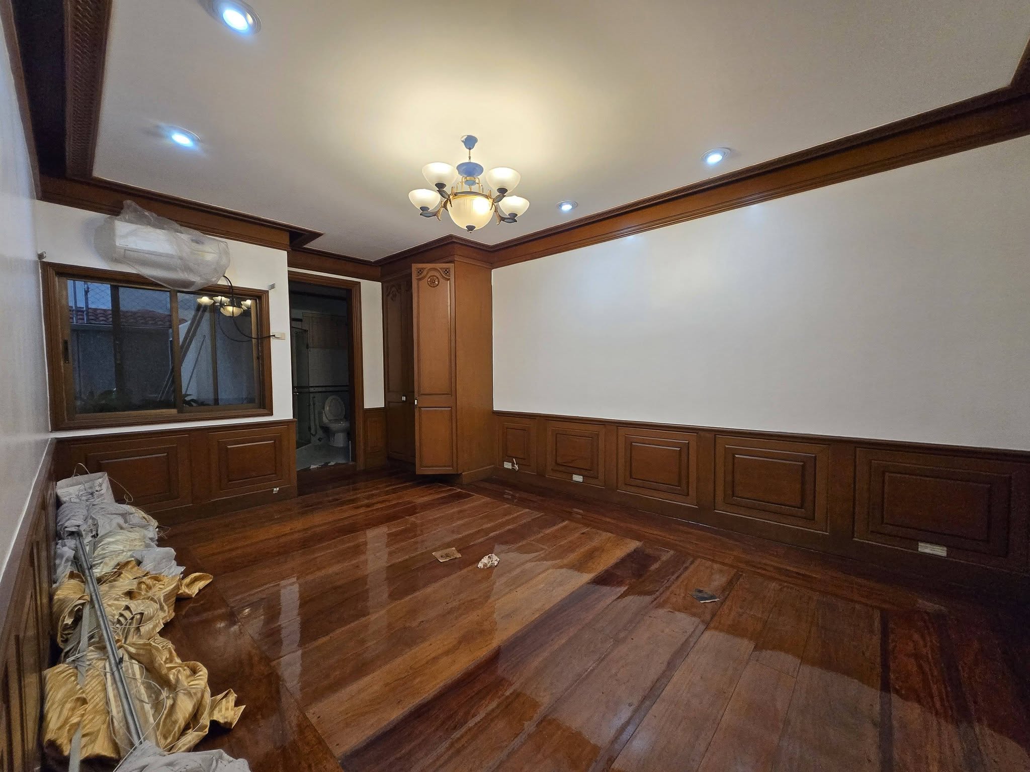 Attractive4-BedroomHouseandLotforLeaseinCorinthiansGarden,QuezonCity-12.jpg