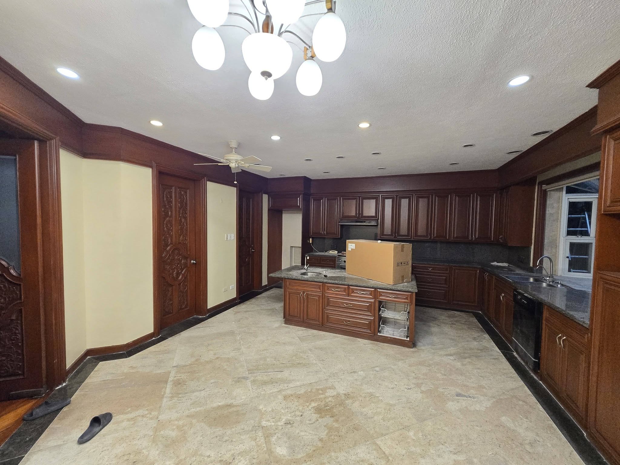 Attractive4-BedroomHouseandLotforLeaseinCorinthiansGarden,QuezonCity-7.jpg
