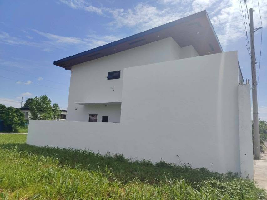 Captivating4-BedroomHouseandLotforSaleatTheSonomaResidences,SantaRosa,Laguna-16.jpg