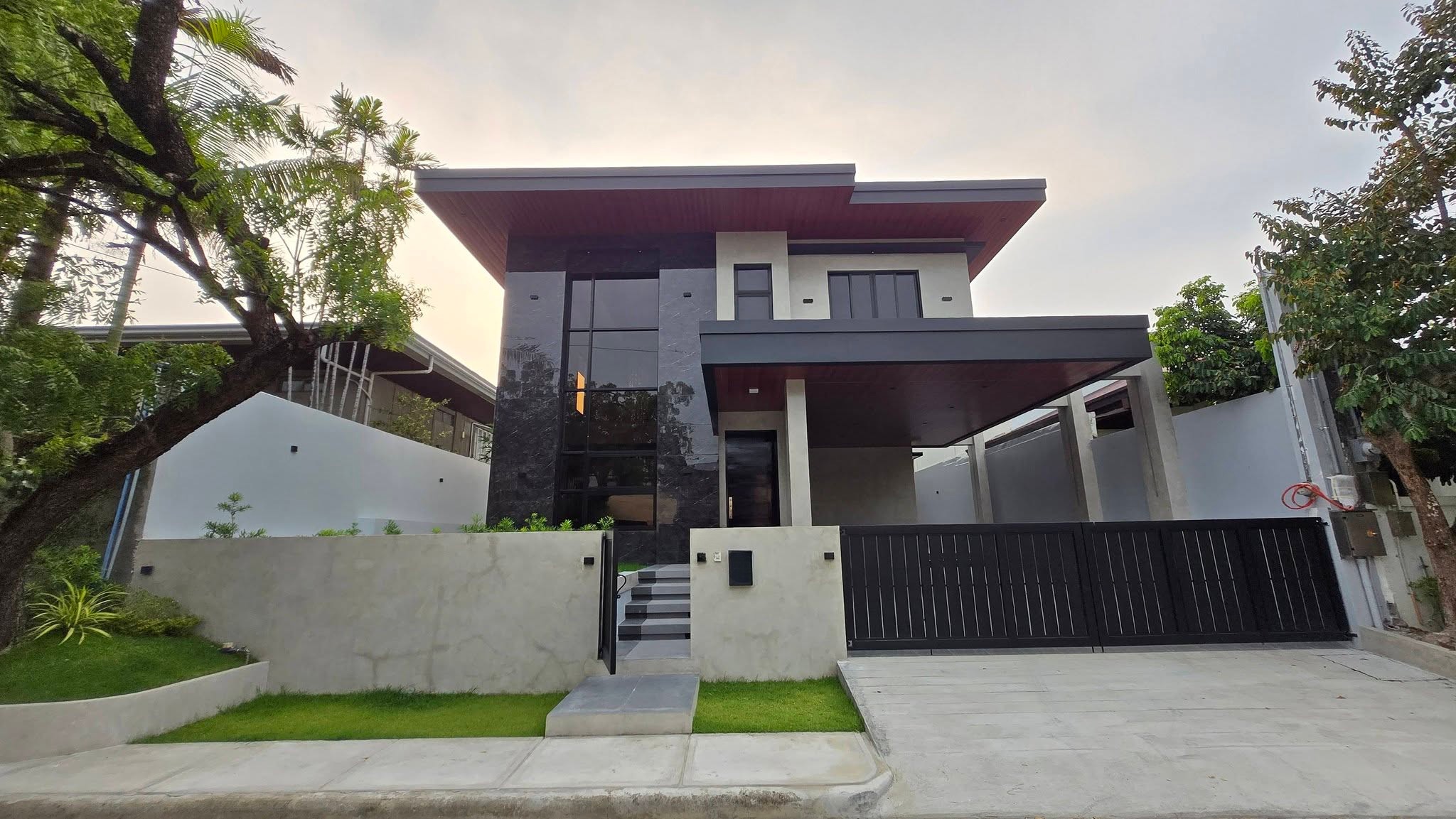 Exceptional5-BedroomHouseandLotforSaleinAlabangHills,Muntinlupa-1.jpg